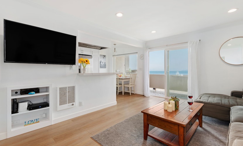 Beachfront 2BR Condo in Sunny Carpinteria. Walk Everywhere!