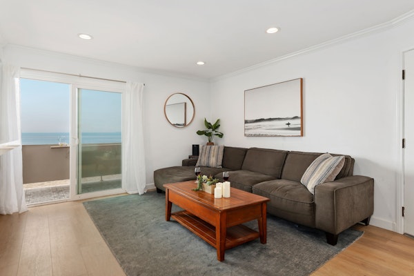 Beachfront 2BR Condo in Sunny Carpinteria. Walk Everywhere!