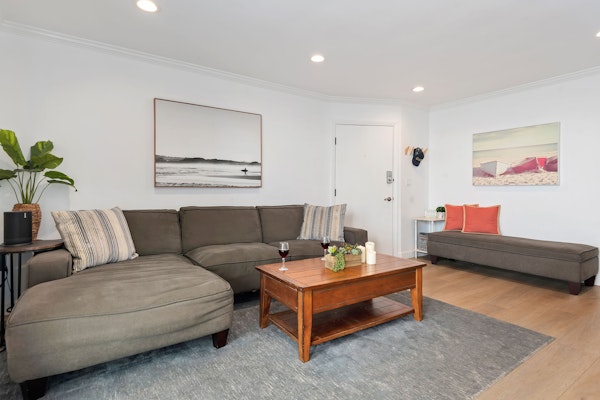 Beachfront 2BR Condo in Sunny Carpinteria. Walk Everywhere!