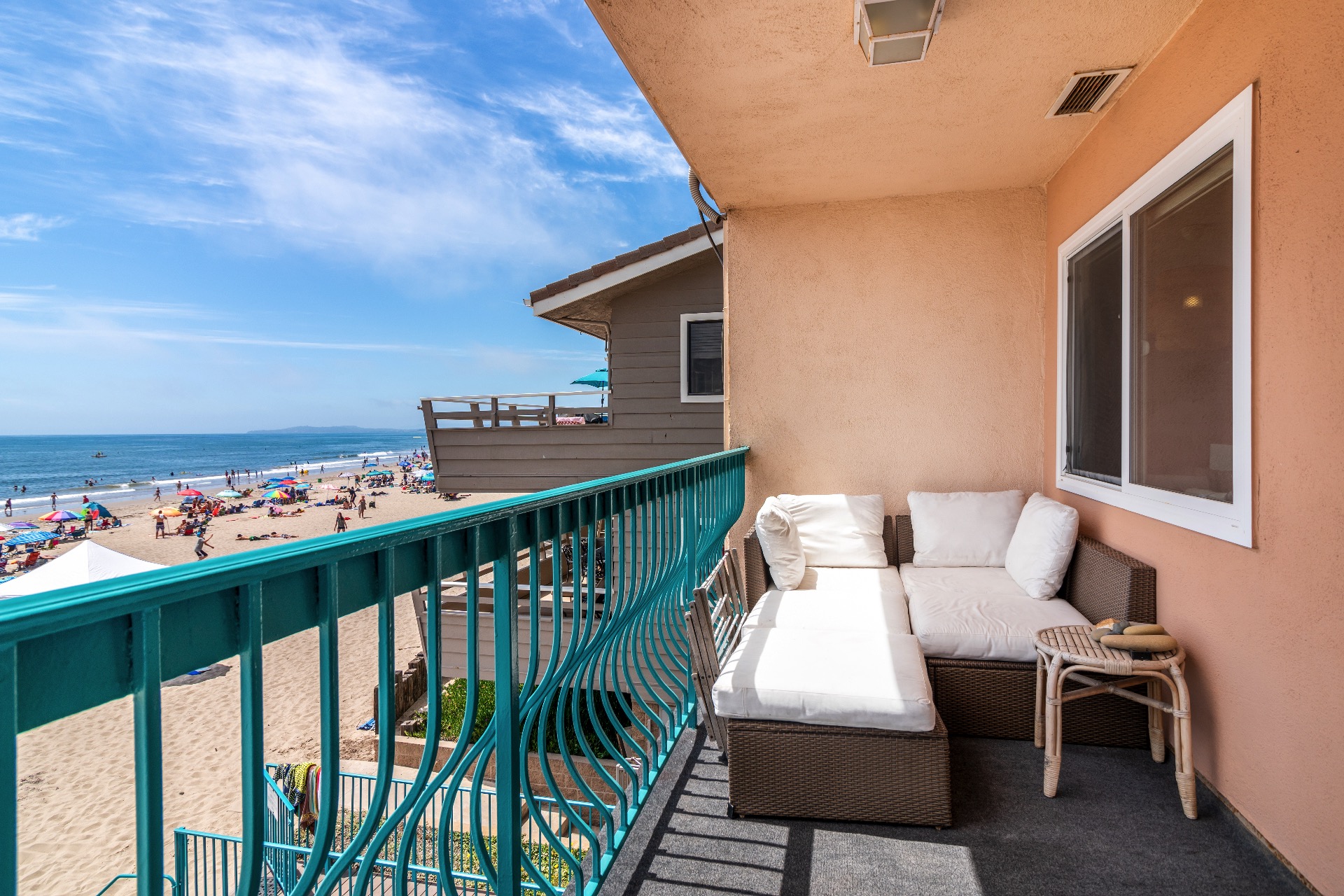 Beachfront 2BR Condo in Sunny Carpinteria
