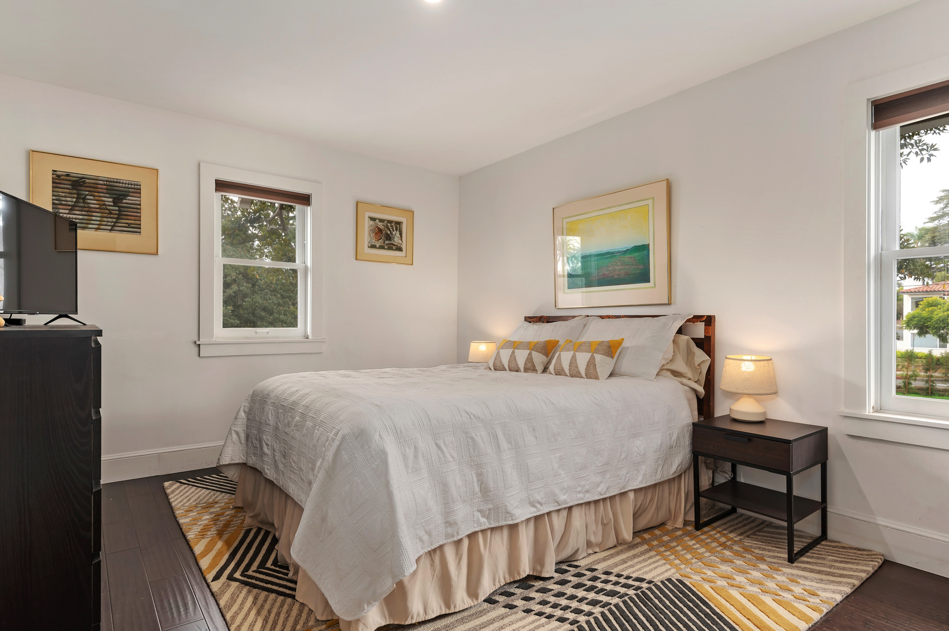 Gorgeous California Comfort - King Bed - Walk to Downtown and Parks!