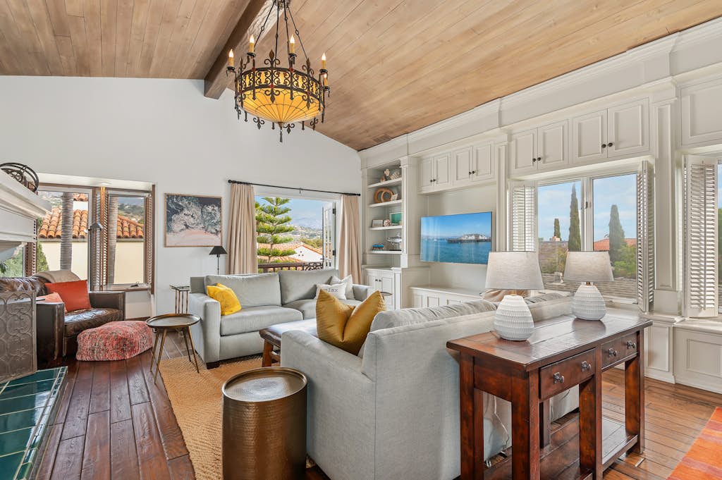 Superb La Vida Riviera 2 BD 2BA Gorgeous Riviera Views, Walk Everywhere!