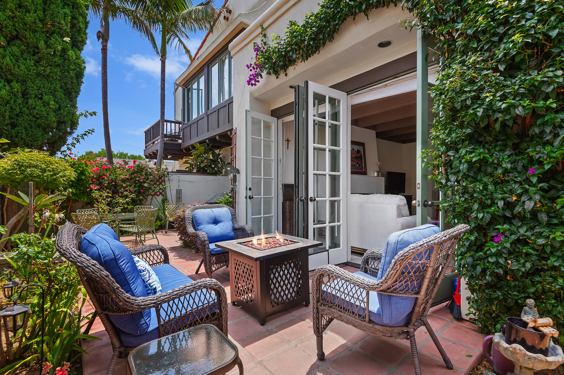 Enjoy the Beauty of Downtown Santa Barbara Walk Everywhere!