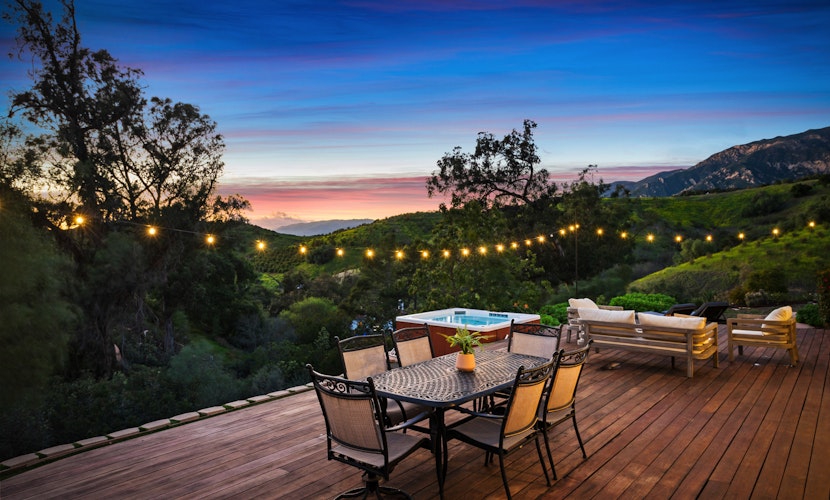 Sunset Mountain Escape | Hot Tub, EV, Epic Views!