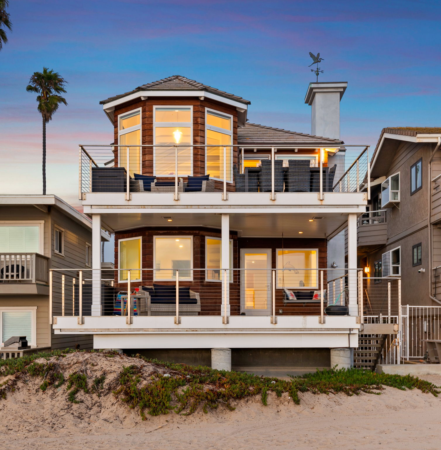 Luxury Sandcastle Beachfront! Sleeps 8 - Walk Everywhere!