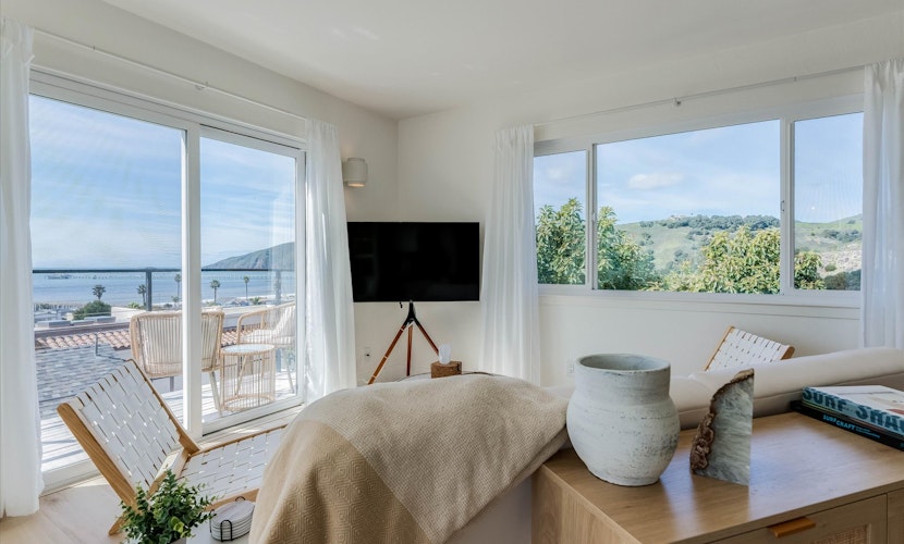 Sun-Drenched Coastal Retreat: Luxe 2-Bed Condo Walkable to Avila Beach!