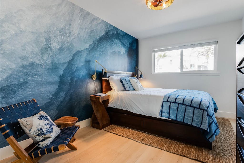 Ocean Paradise Awaits 2 Bed 1 Bath Walk to town and the beach, comfy outdoor area with firepit & bbq