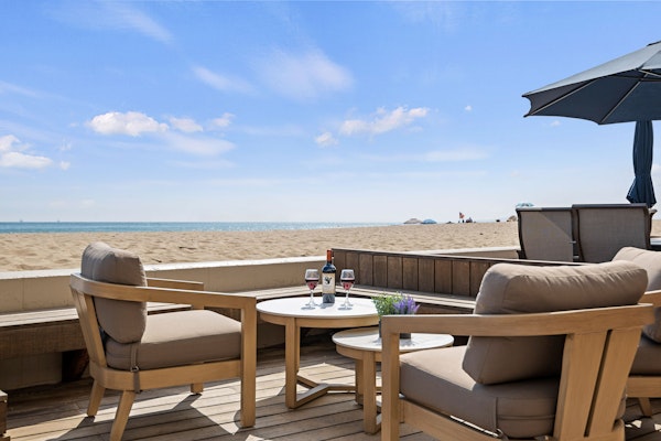 NEWLY Remodeled 109 Lush 2BD Beachfront Condo - Bliss of the Beach!