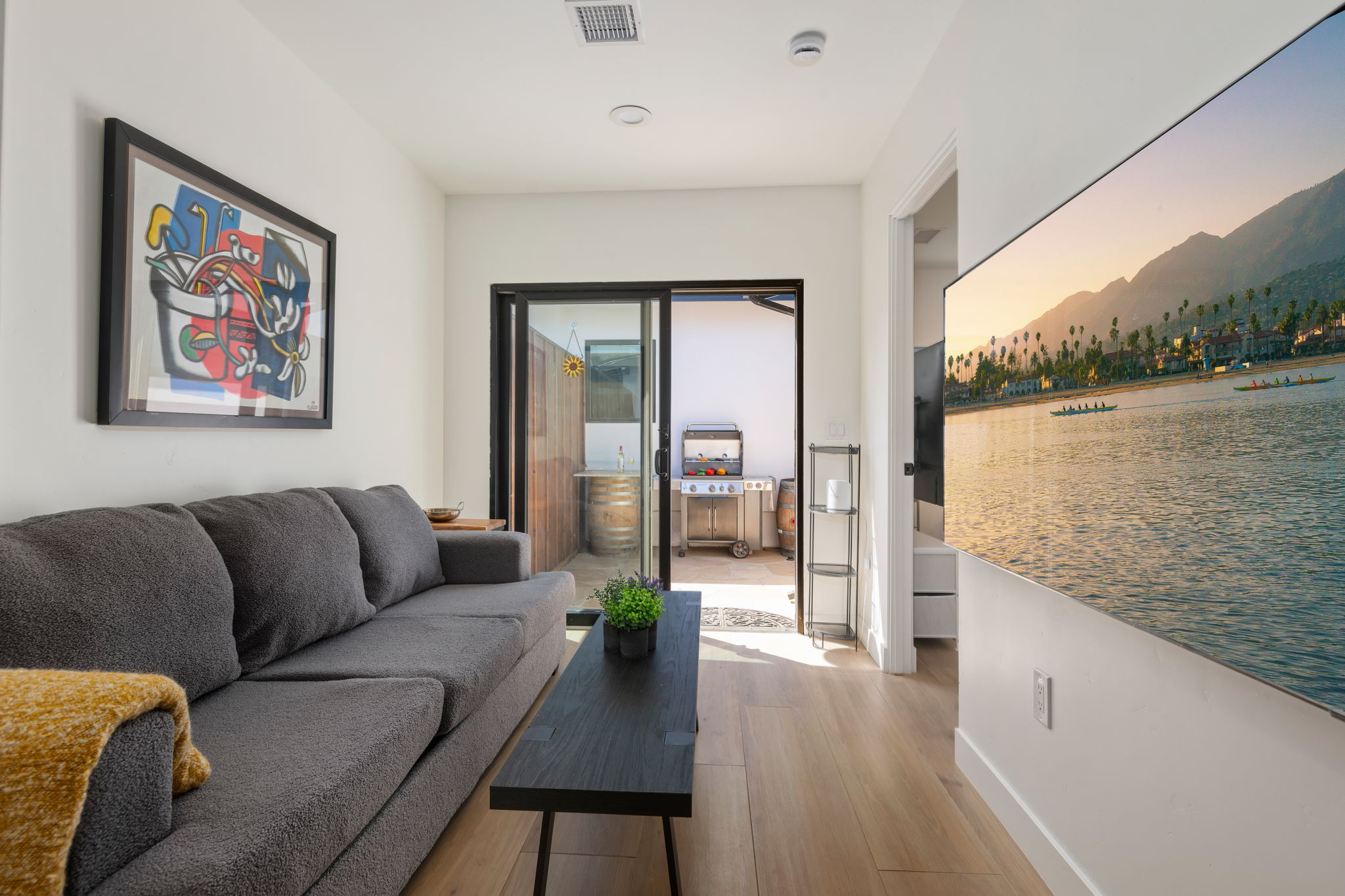 NEW Driftwood Villa – 3BD, 2BA Close to Beach and Everything!