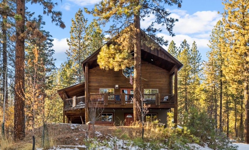 Beautiful Cabin on the HIll - Private, Hot Tub, Pet Friendly