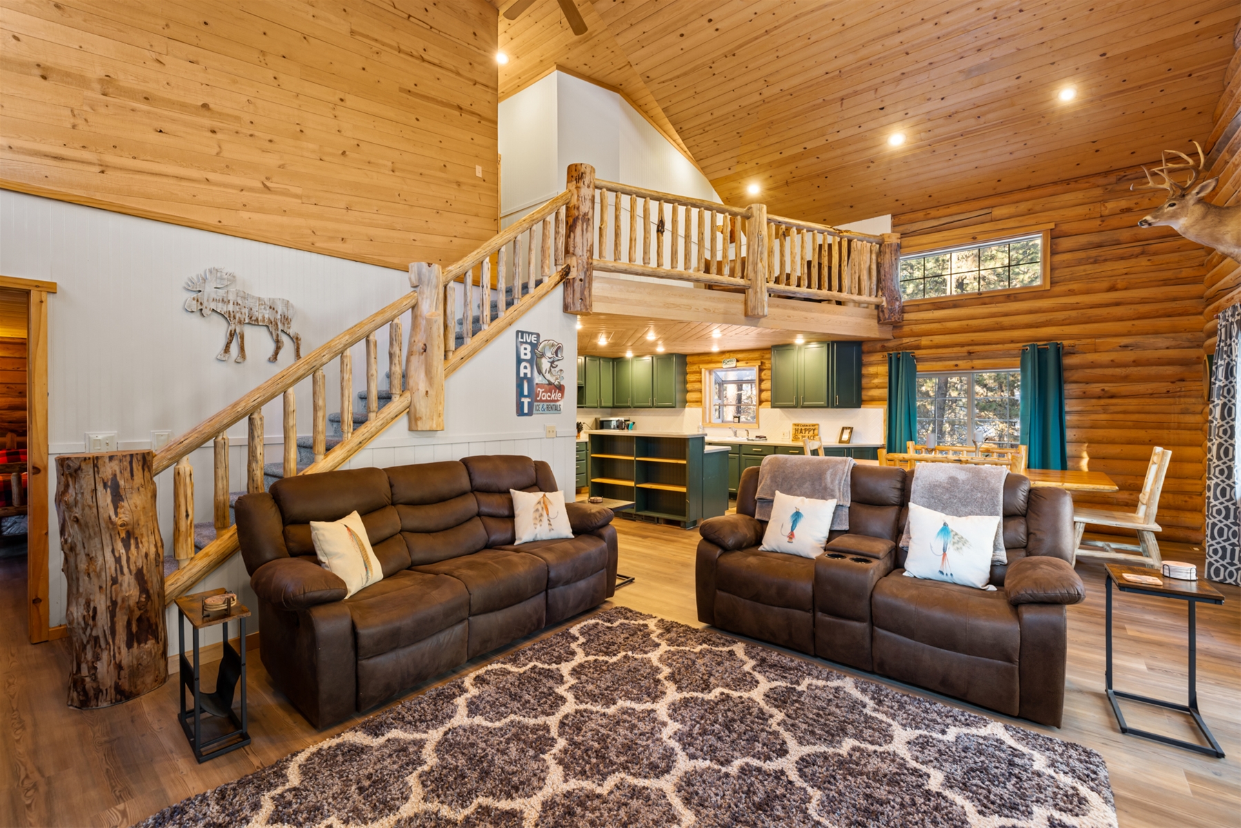 Beautiful Cabin on the HIll - Private, Hot Tub, Pet Friendly