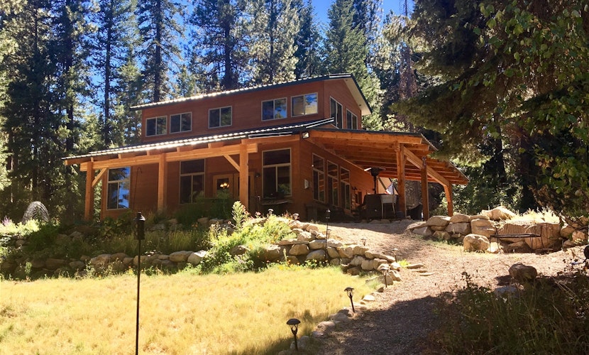 Fabulous ADA Accessible Cabin Nestled int he Pines with Private Hot Tub!