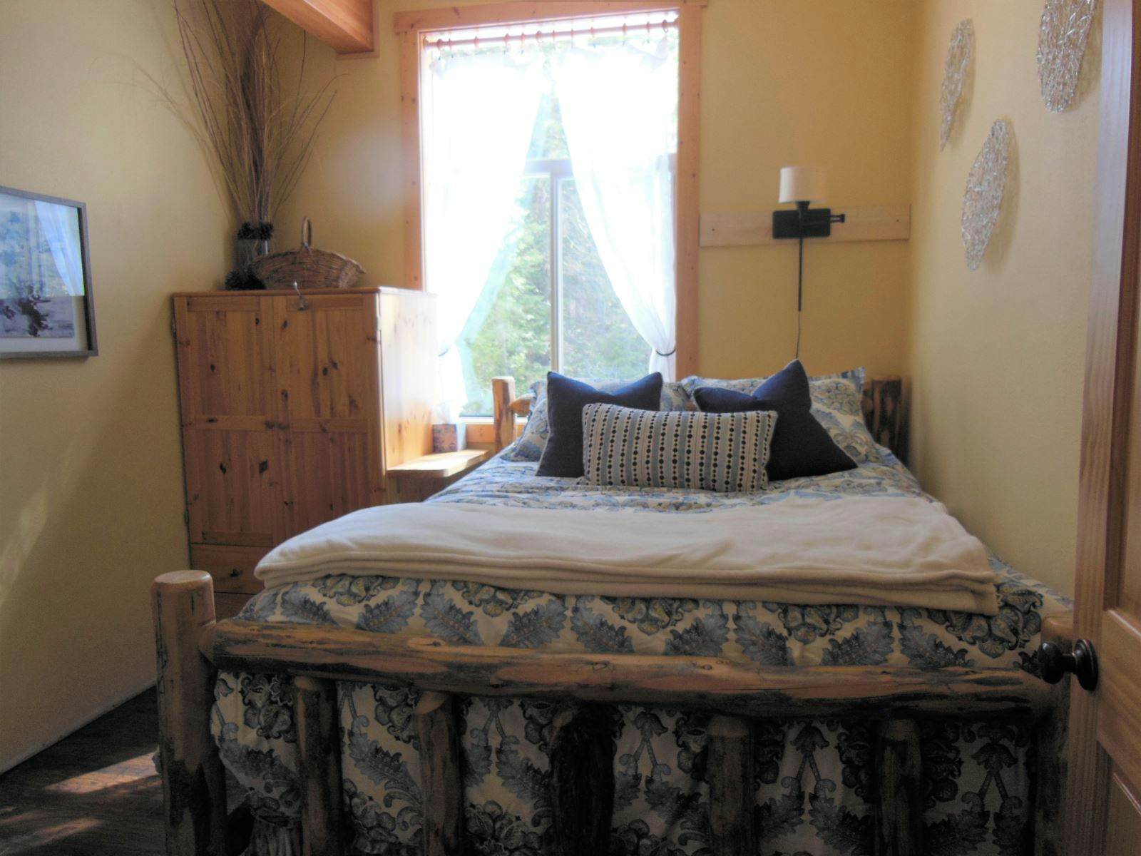 Shadow Pines Cabin (Partially Handicap Accessible)