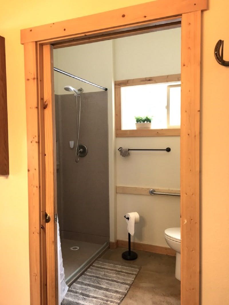 Shadow Pines Cabin (Partially Handicap Accessible)