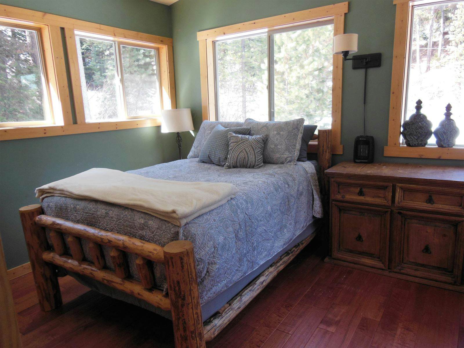 Shadow Pines Cabin (Partially Handicap Accessible)