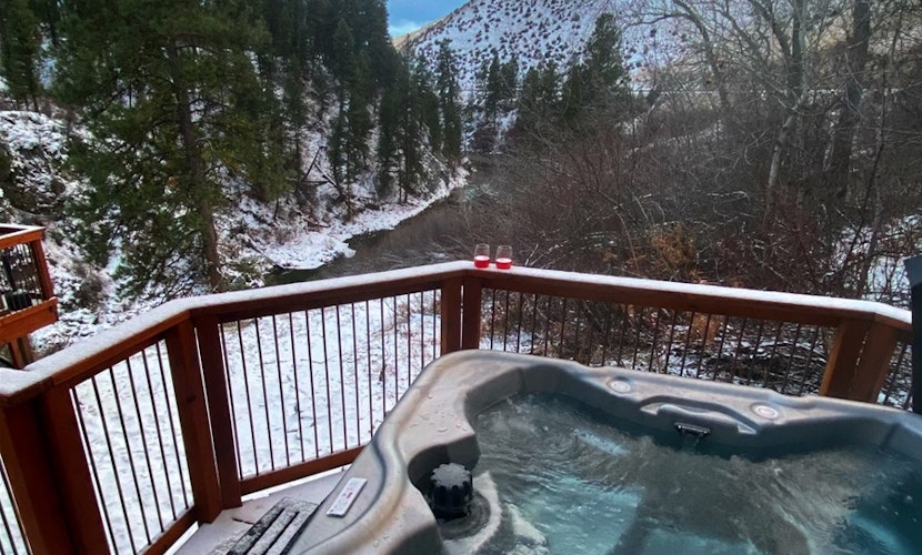 Awesome Views of the Southfork Payette, Hot Tub and Room to Roam