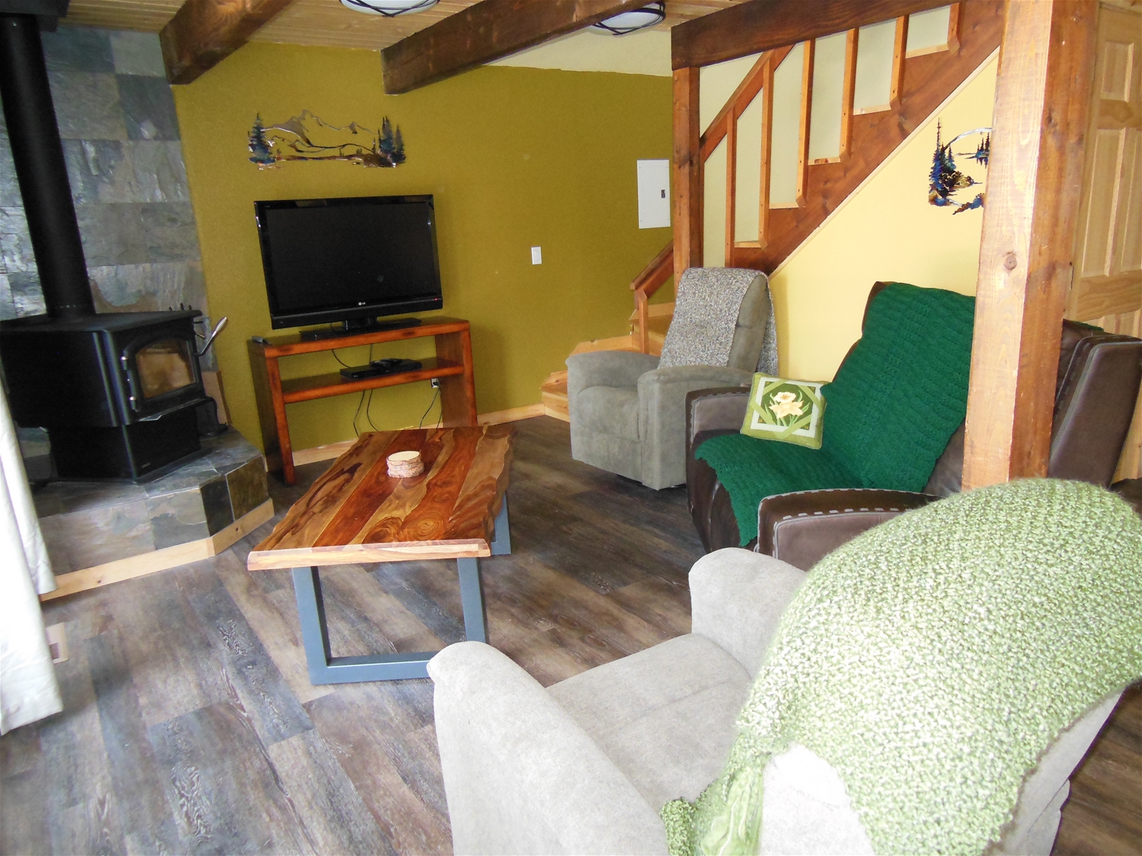 Very Private Cabin Nestled in the Pines with Awesome Views