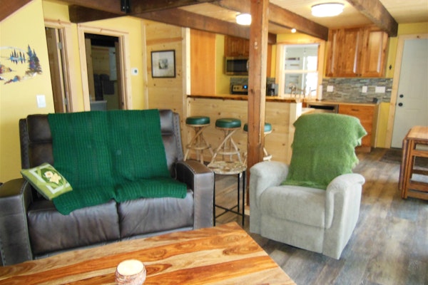 Very Private Cabin Nestled in the Pines with Awesome Views