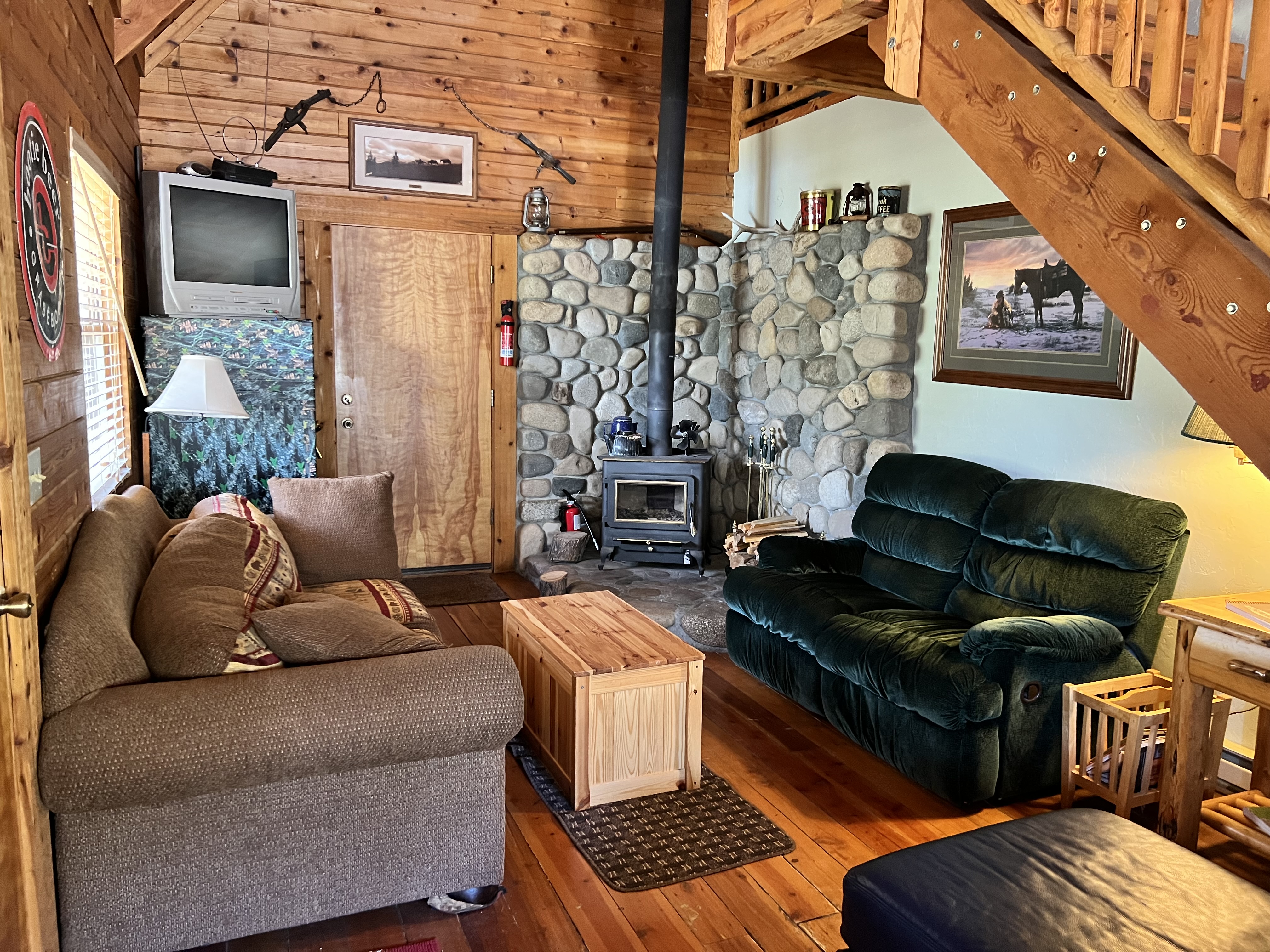 Geothermal pools and hot tub make this off-grid getaway pure joy!