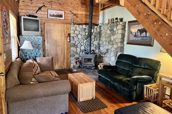 Geothermal pools and hot tub make this off-grid getaway pure joy!