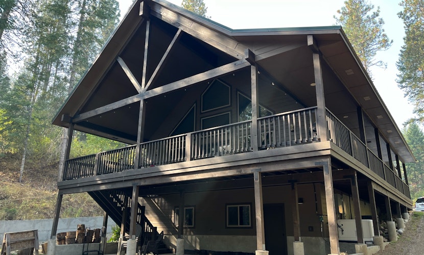 Forest Seclusion Sleeping 10. Hot Tub, Pets, WIFI and Geothermal Pool Access!