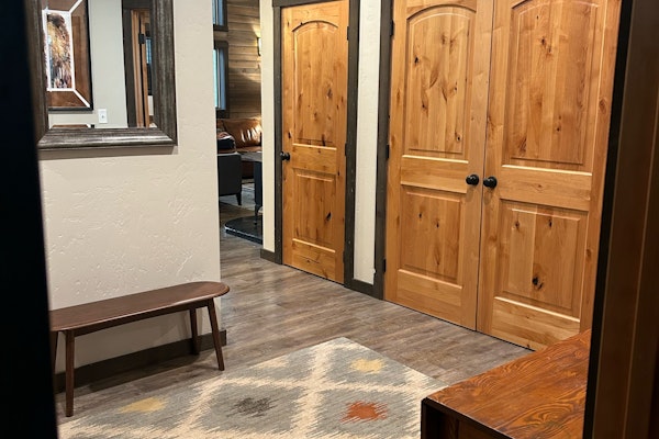 Forest Seclusion Sleeping 10. Hot Tub, Pets, WIFI and Geothermal Pool Access!