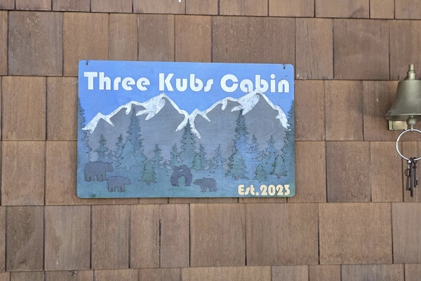 Luxury Golf Course Cabin - 4BR, 3BA, Game Room & Firepit