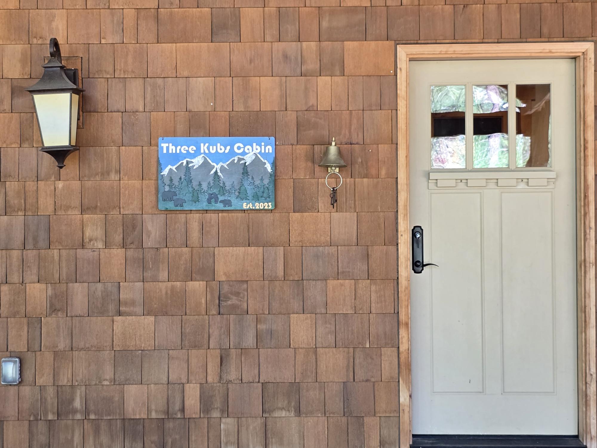 Luxury Golf Course Cabin - 4BR, 3BA, Game Room & Firepit