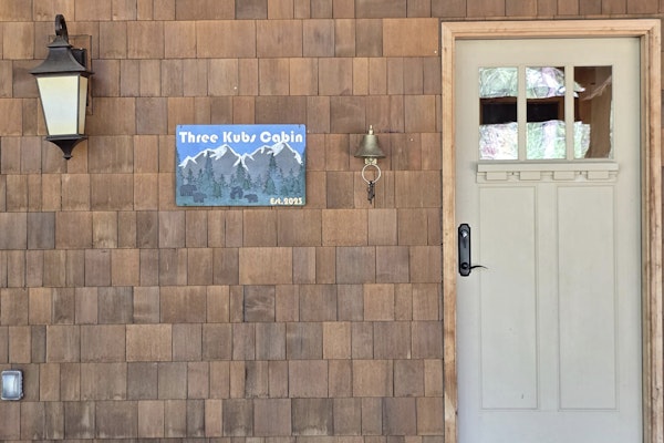 Luxury Golf Course Cabin - 4BR, 3BA, Game Room & Firepit