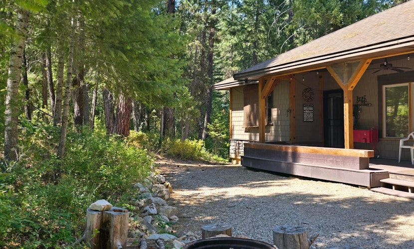 Luxury Golf Course Cabin - 4BR, 3BA, Game Room & Firepit