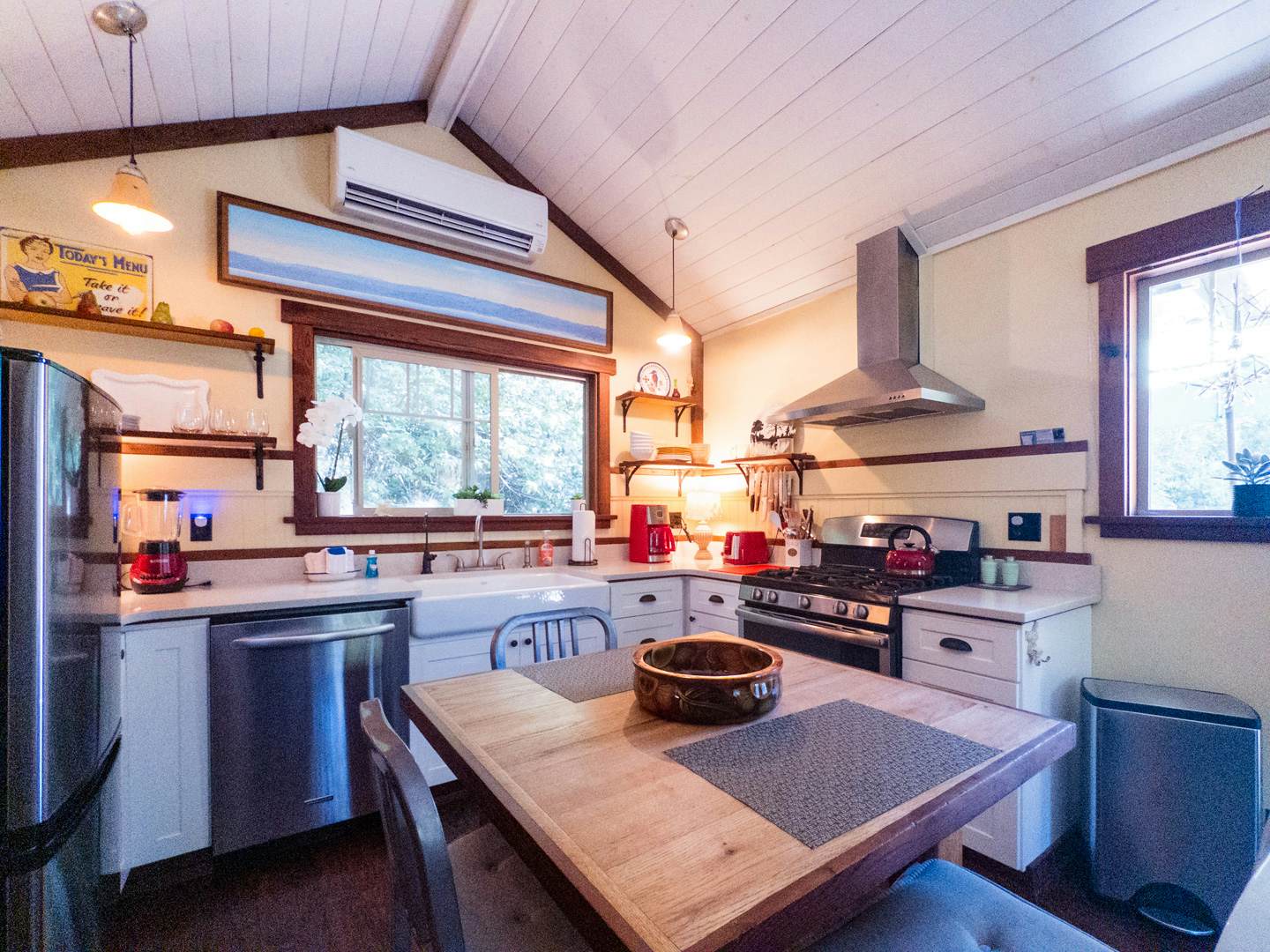 Scotty Point Cabin on the Bluff