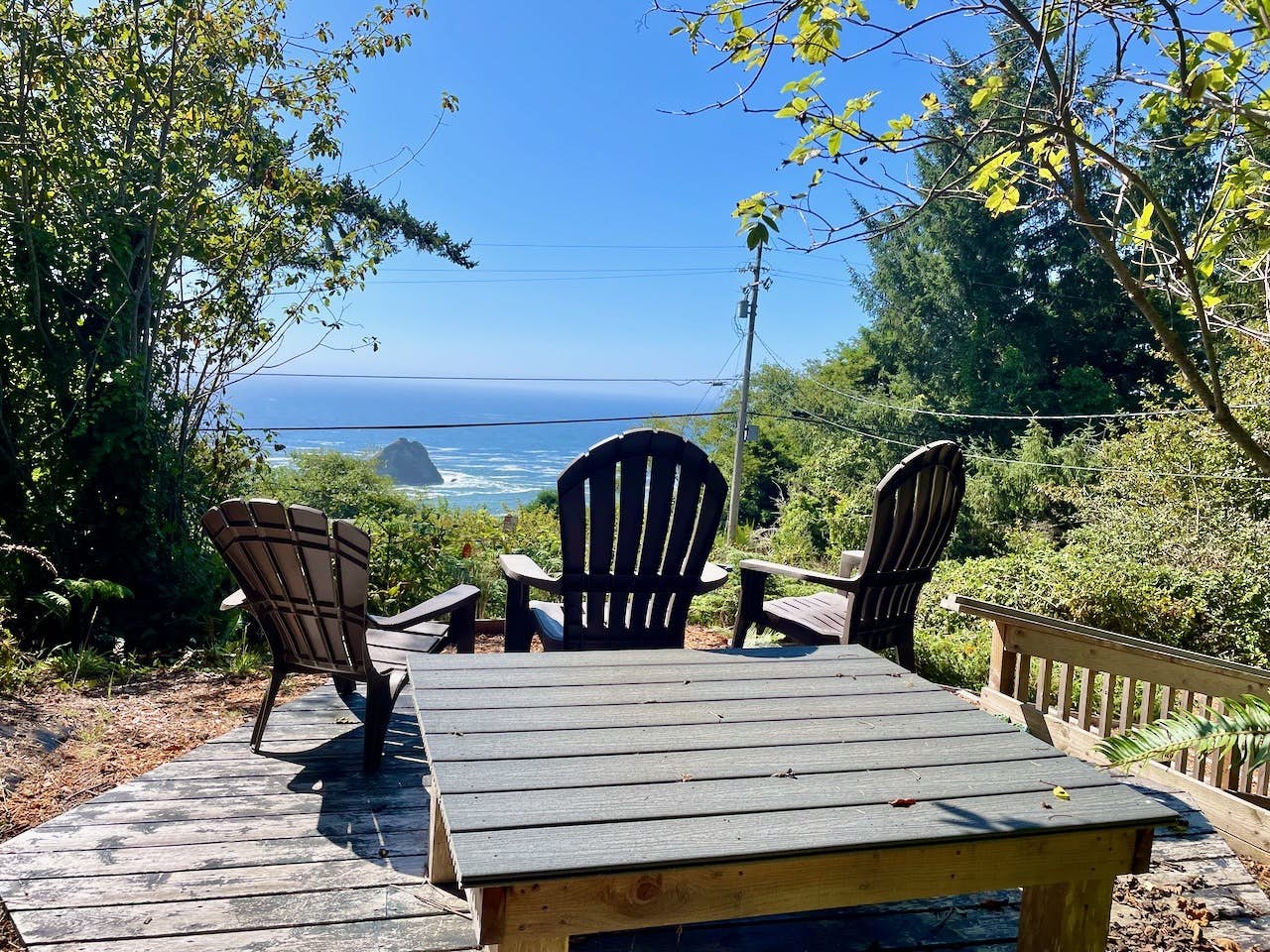 Scotty Point Cabin on the Bluff
