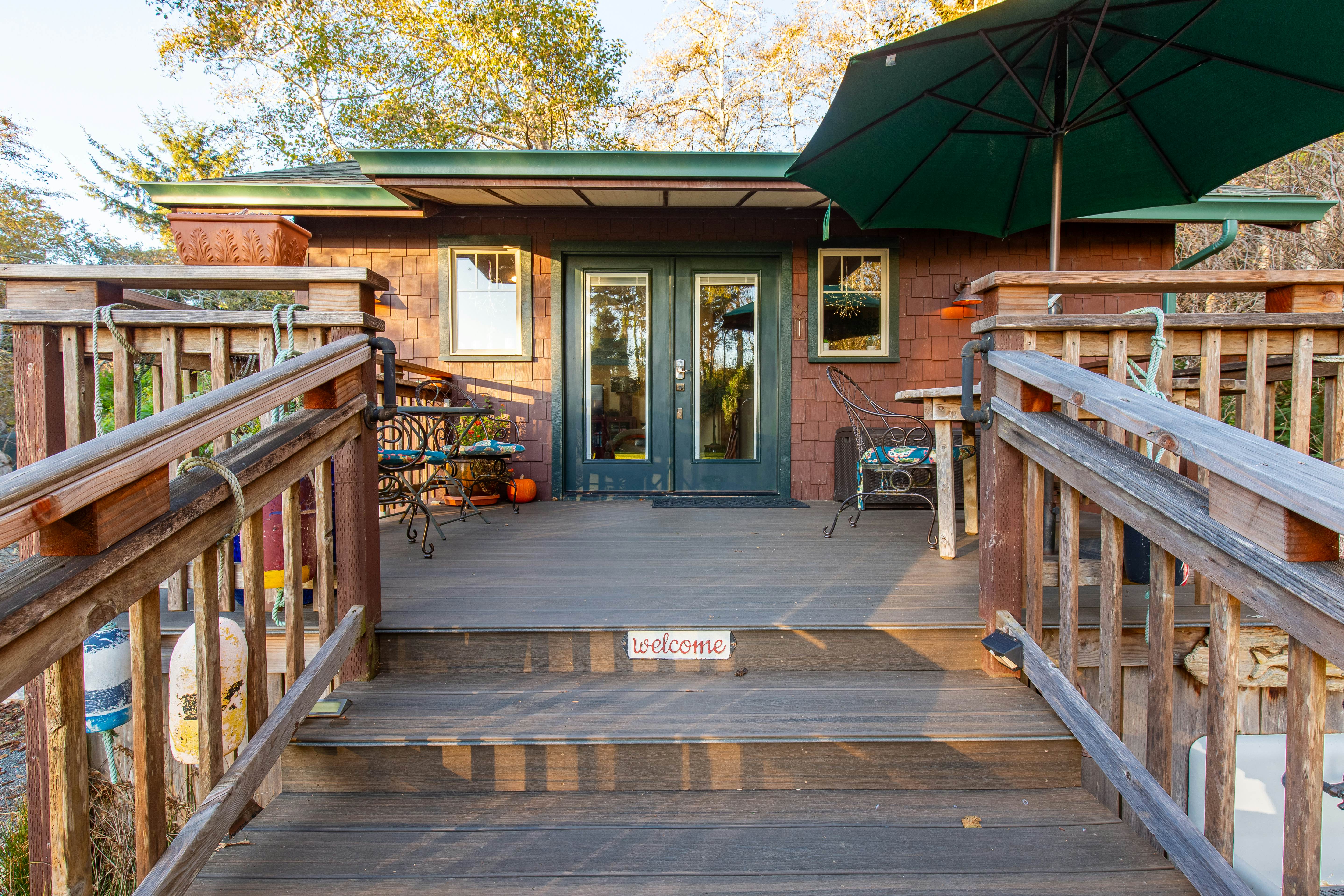 Scotty Point Cabin on the Bluff