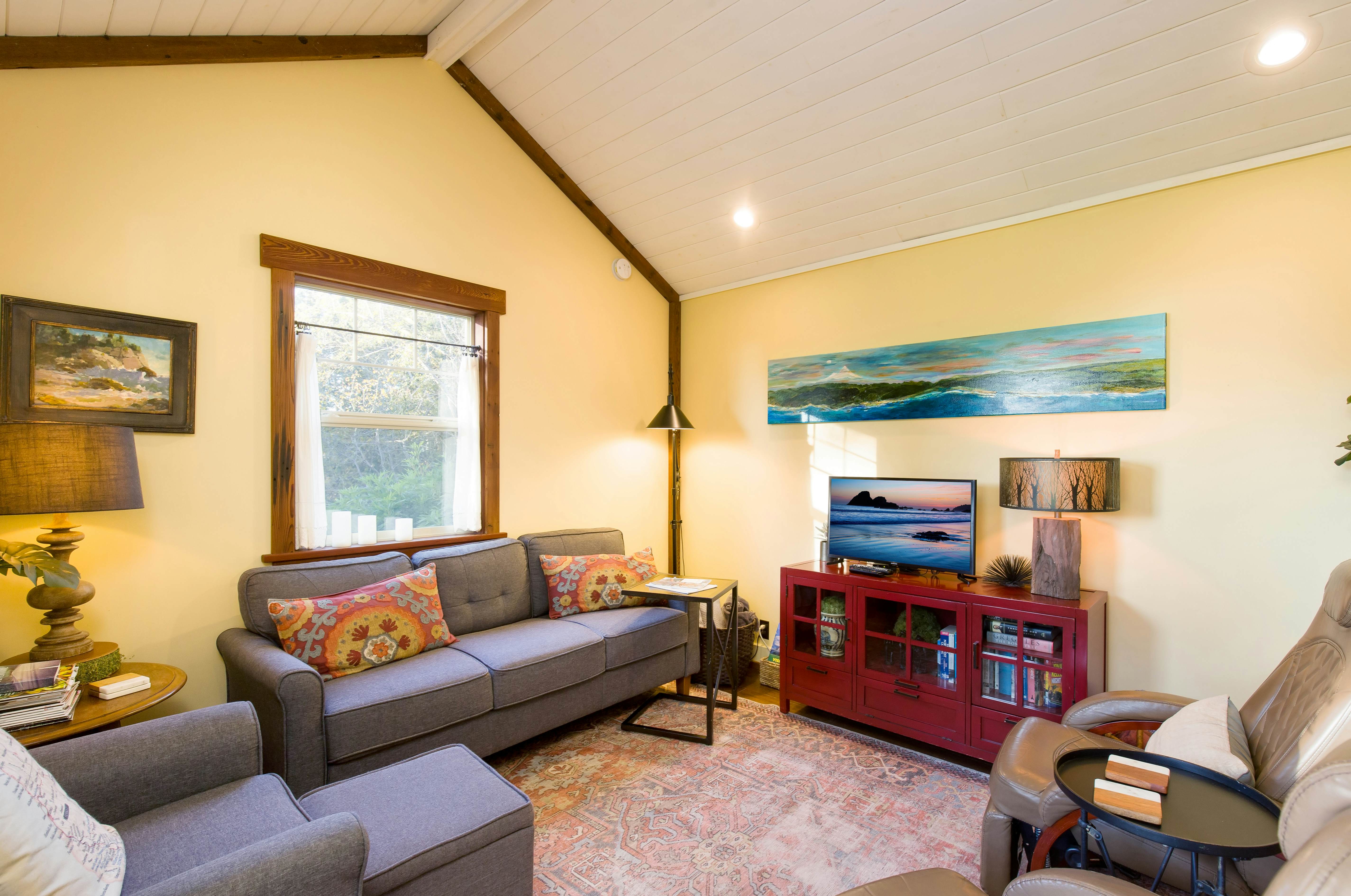 Scotty Point Cabin on the Bluff