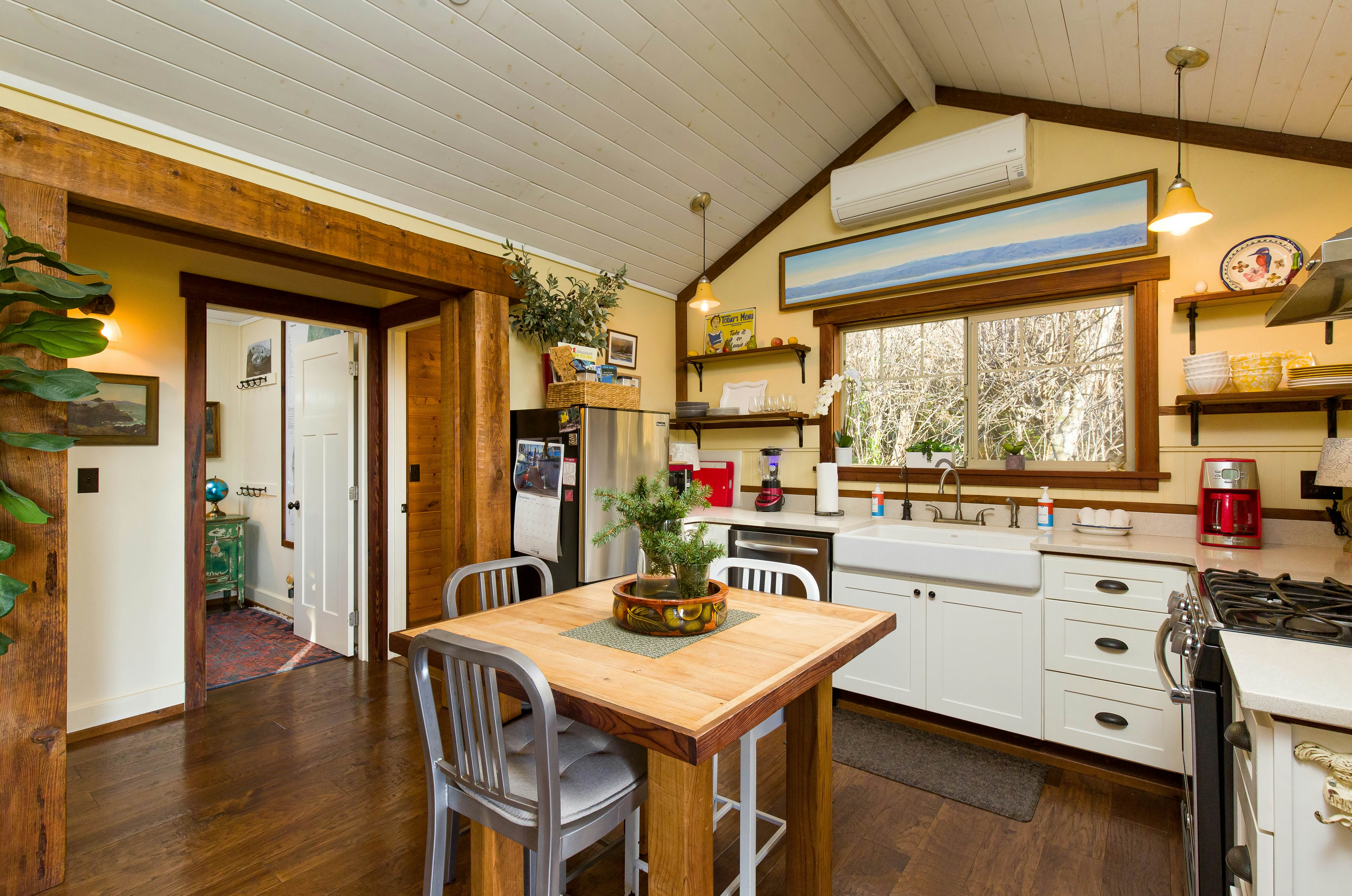 Scotty Point Cabin on the Bluff