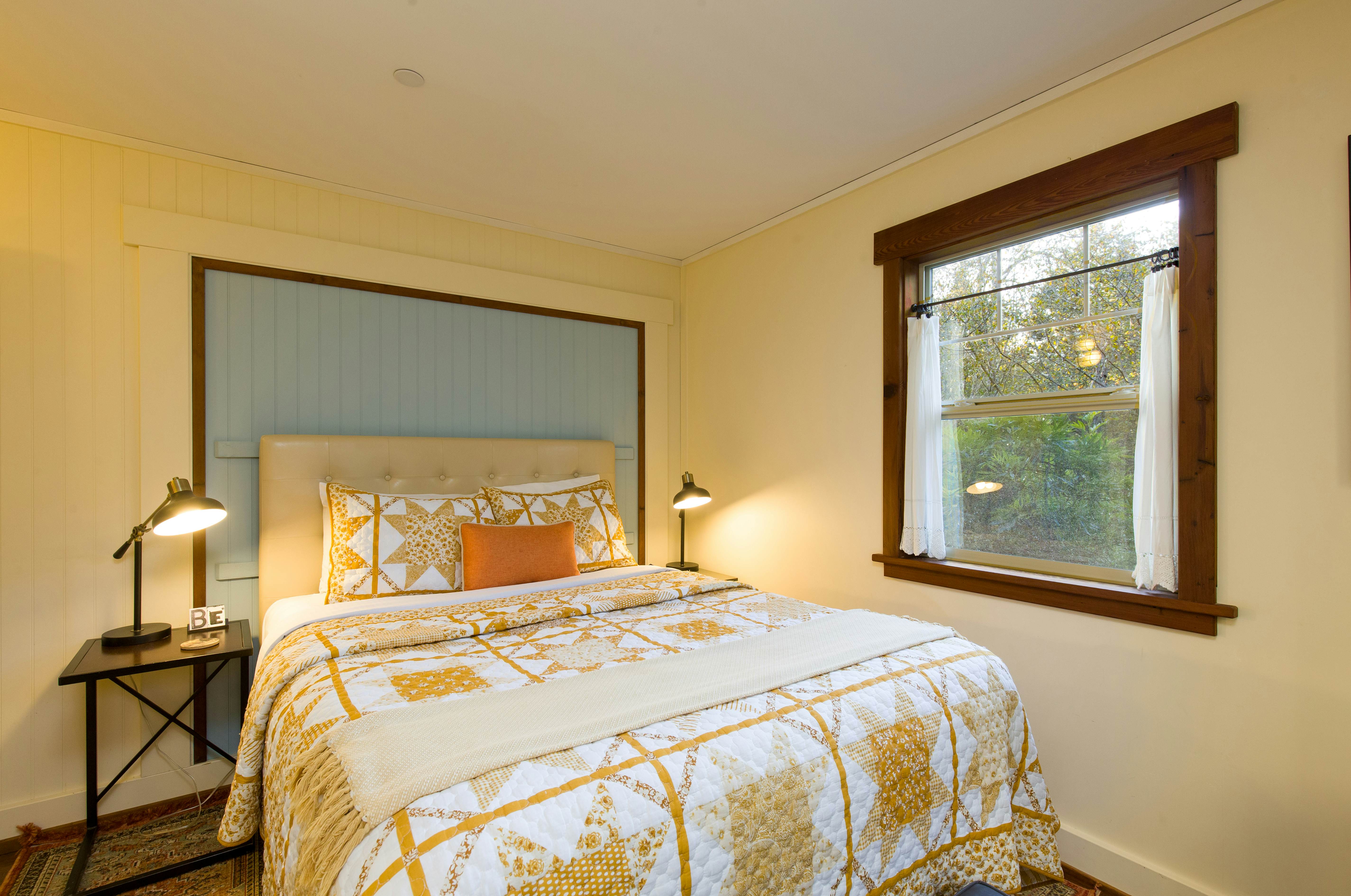 Scotty Point Cabin on the Bluff