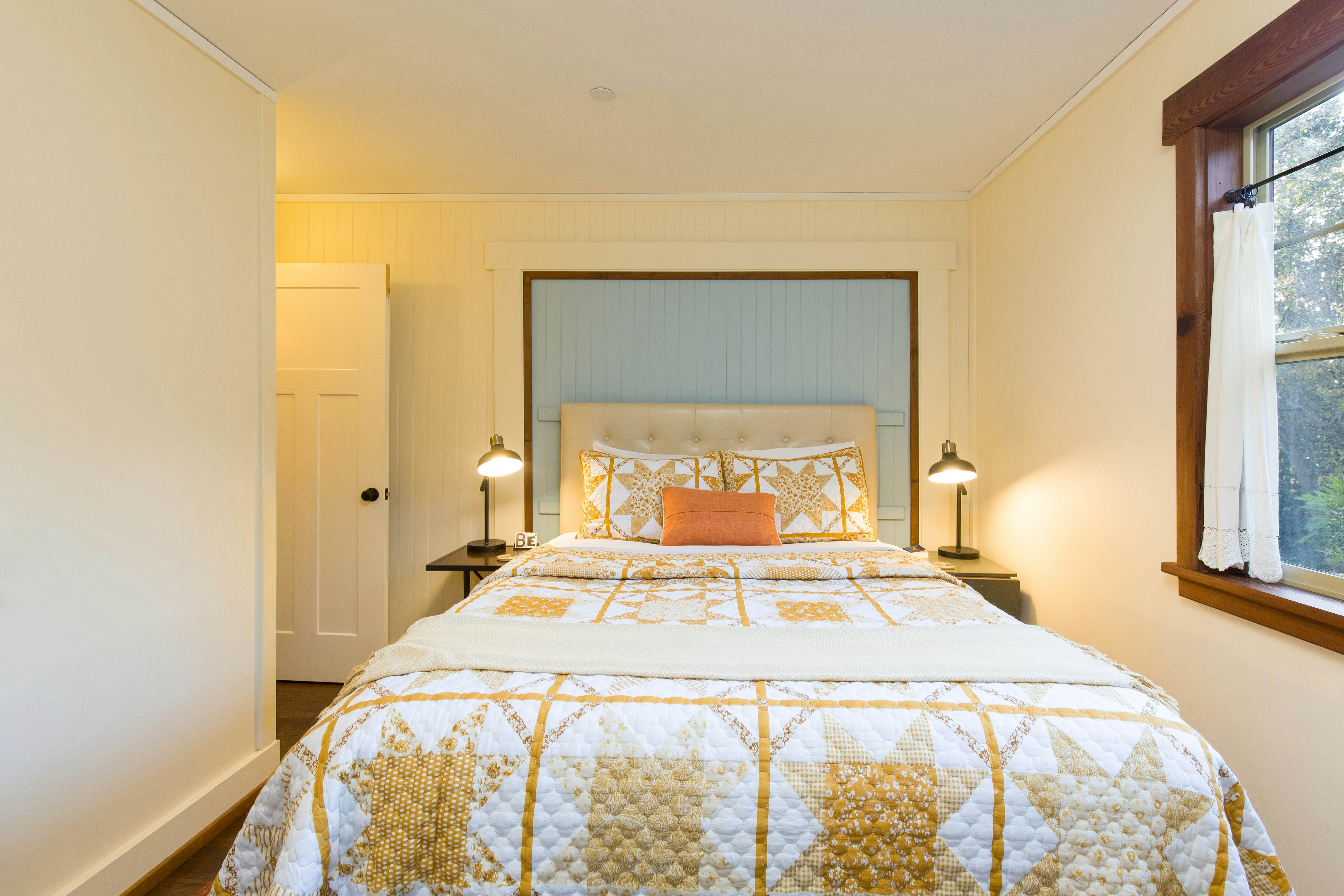 Scotty Point Cabin on the Bluff