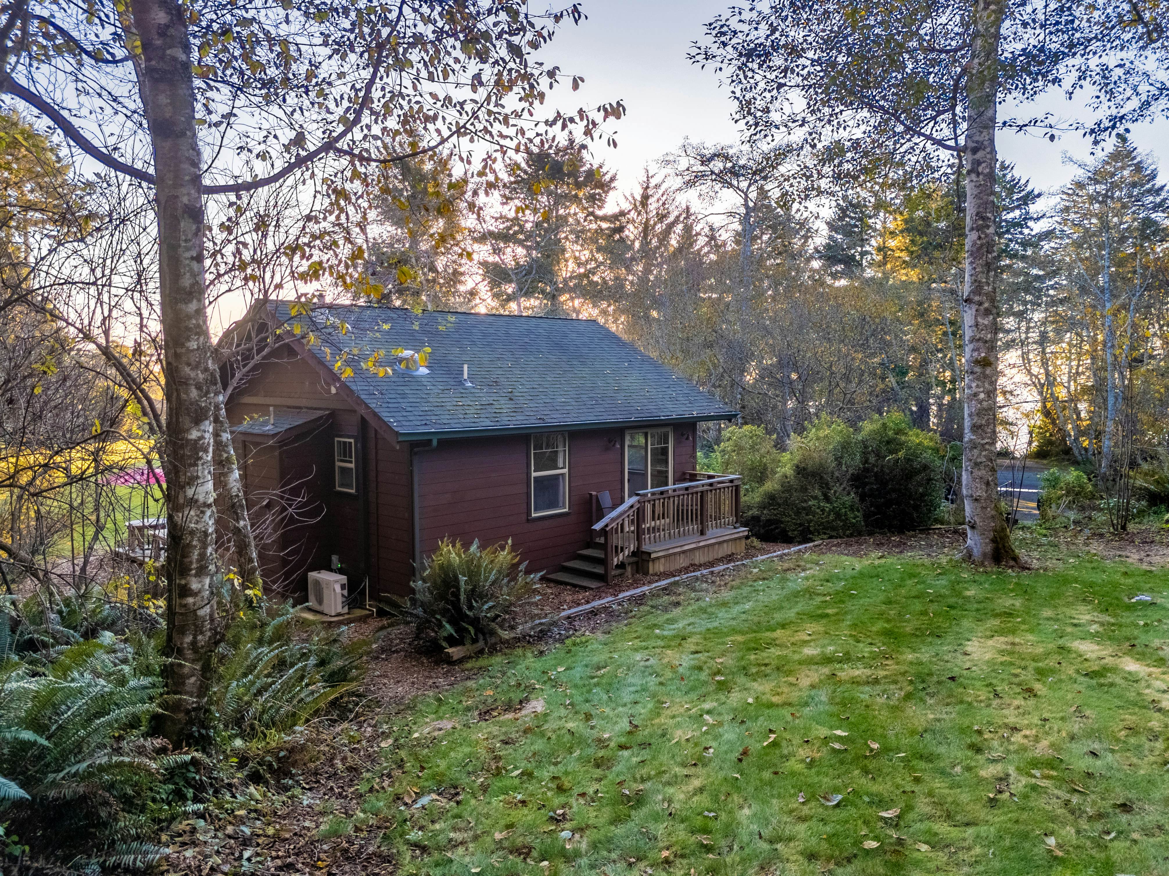 Scotty Point Cabin on the Bluff