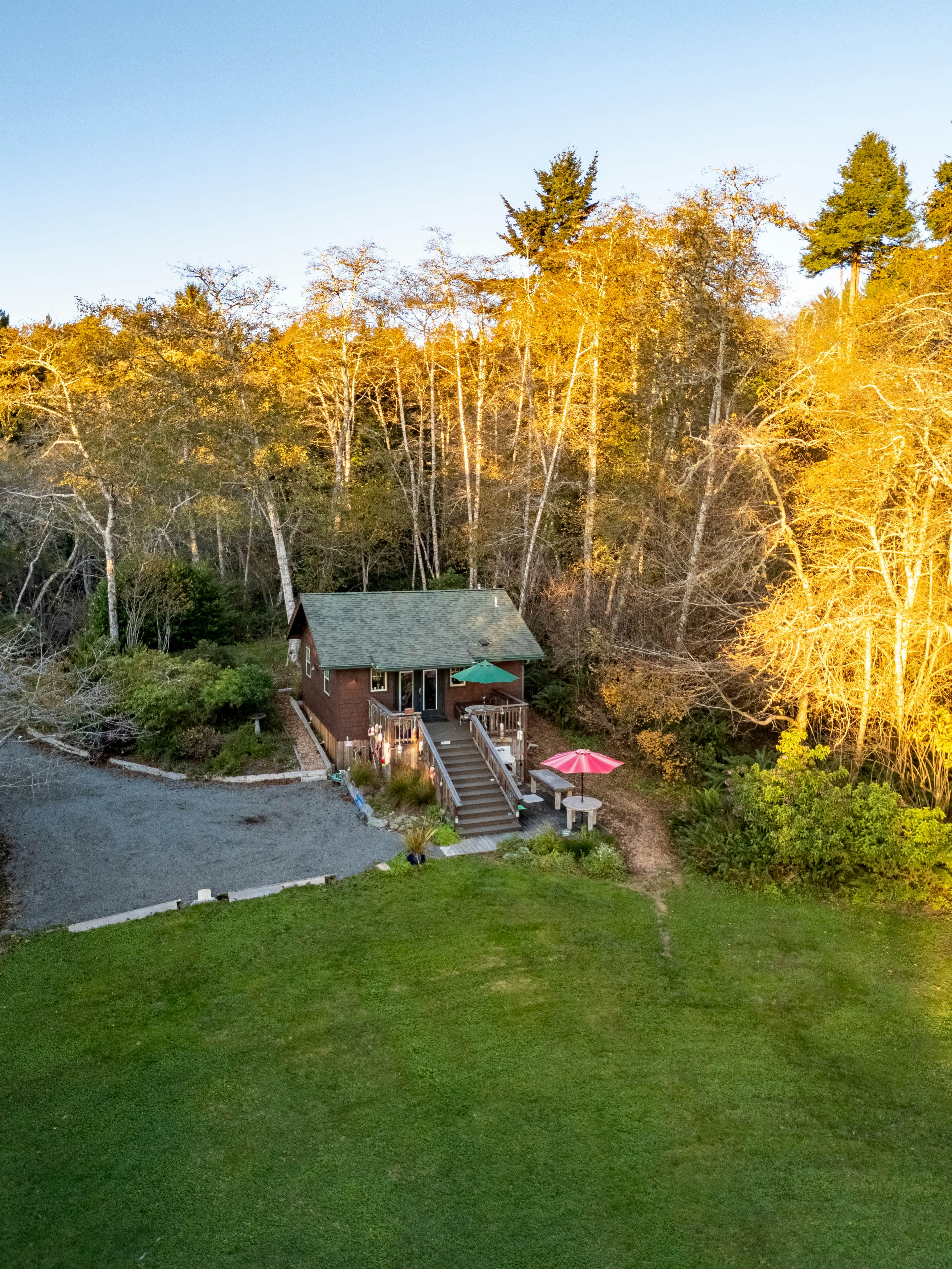 Scotty Point Cabin on the Bluff