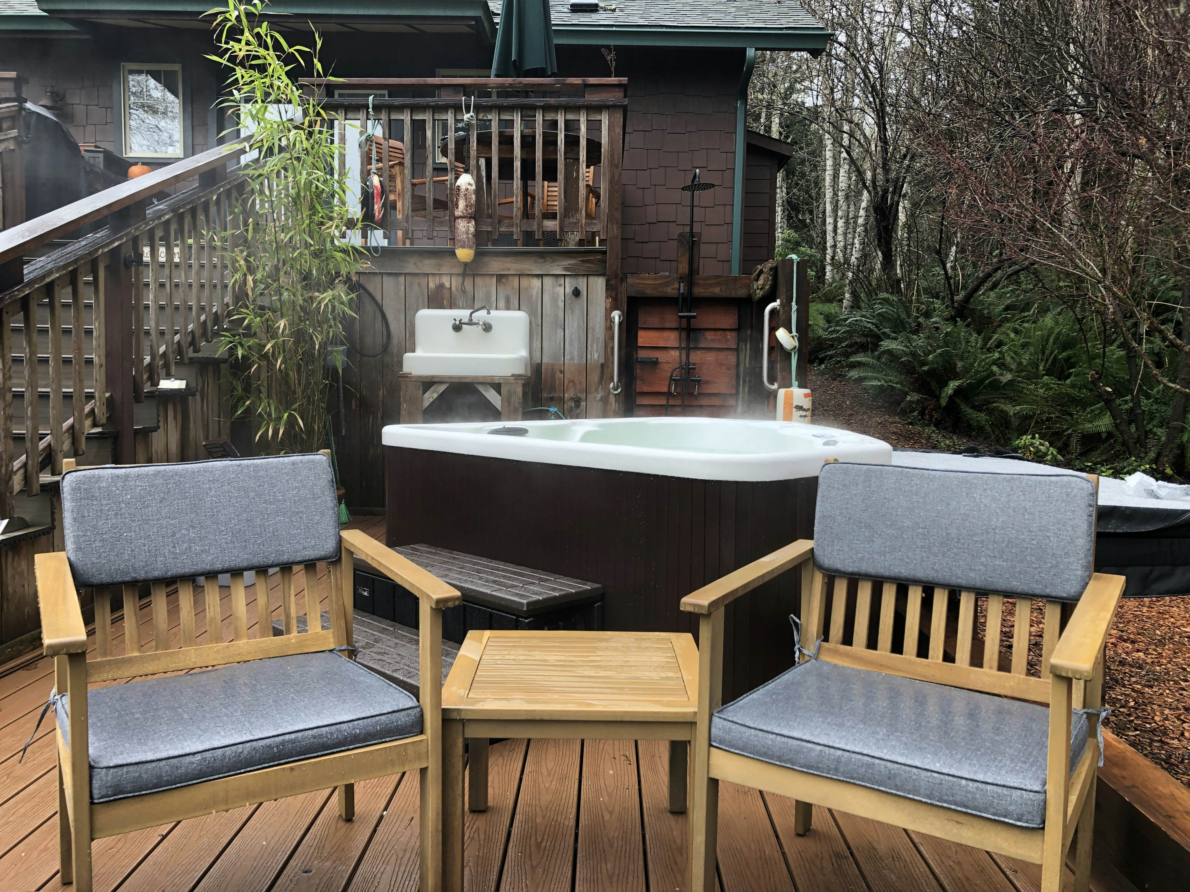 Scotty Point Cabin on the Bluff