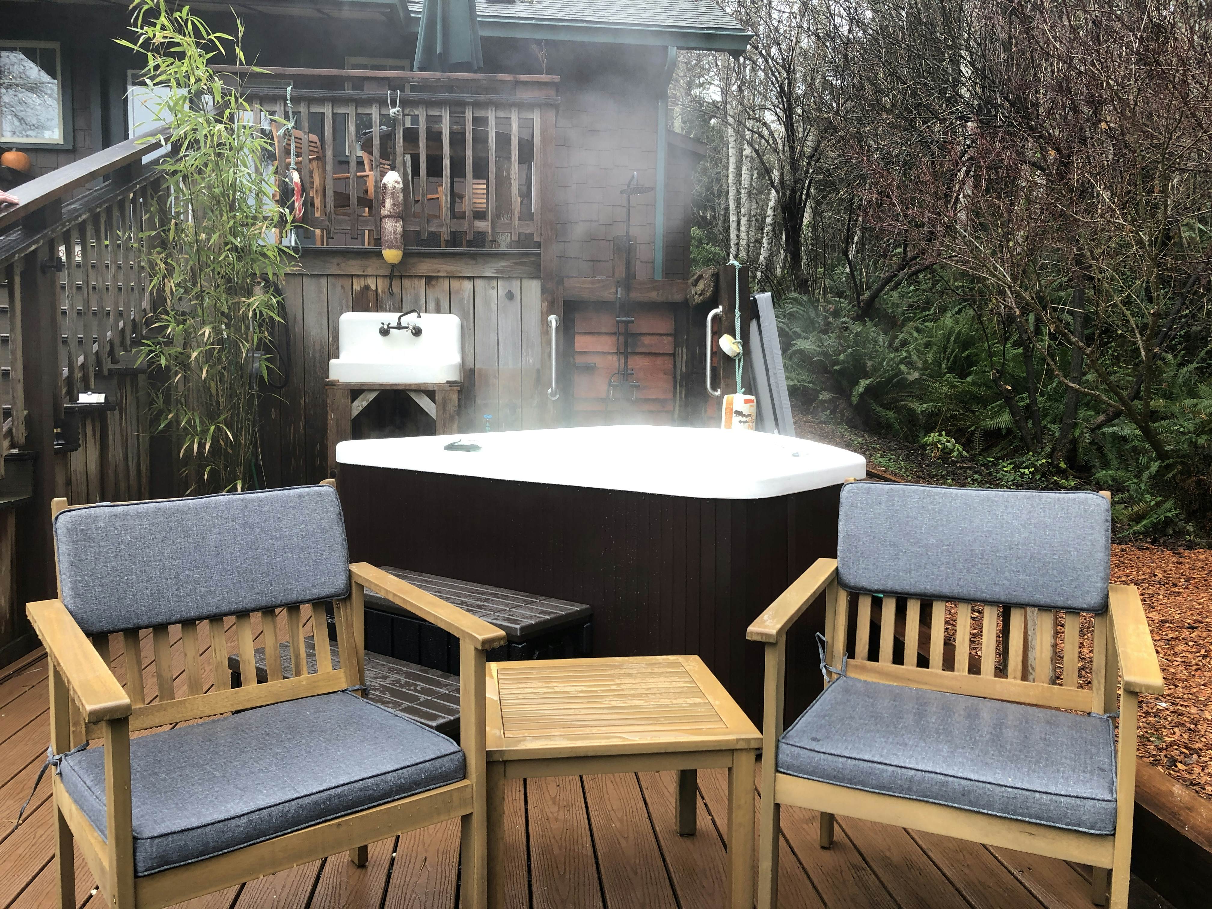 Scotty Point Cabin on the Bluff