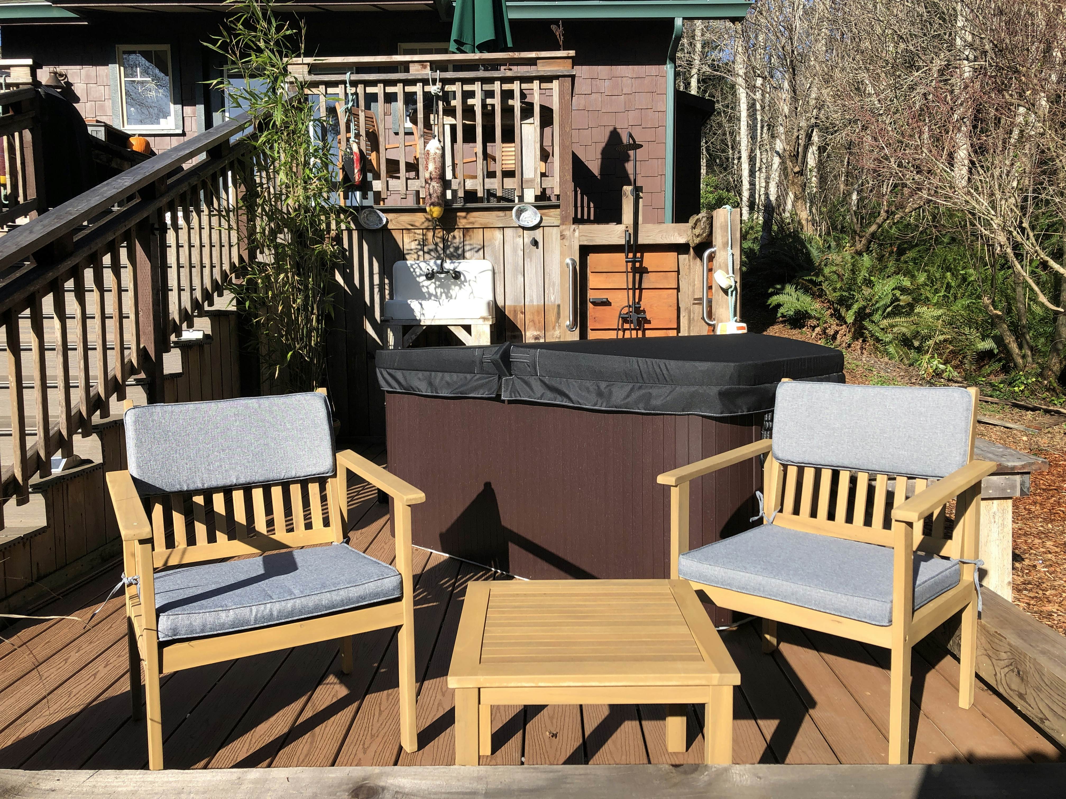 Scotty Point Cabin on the Bluff