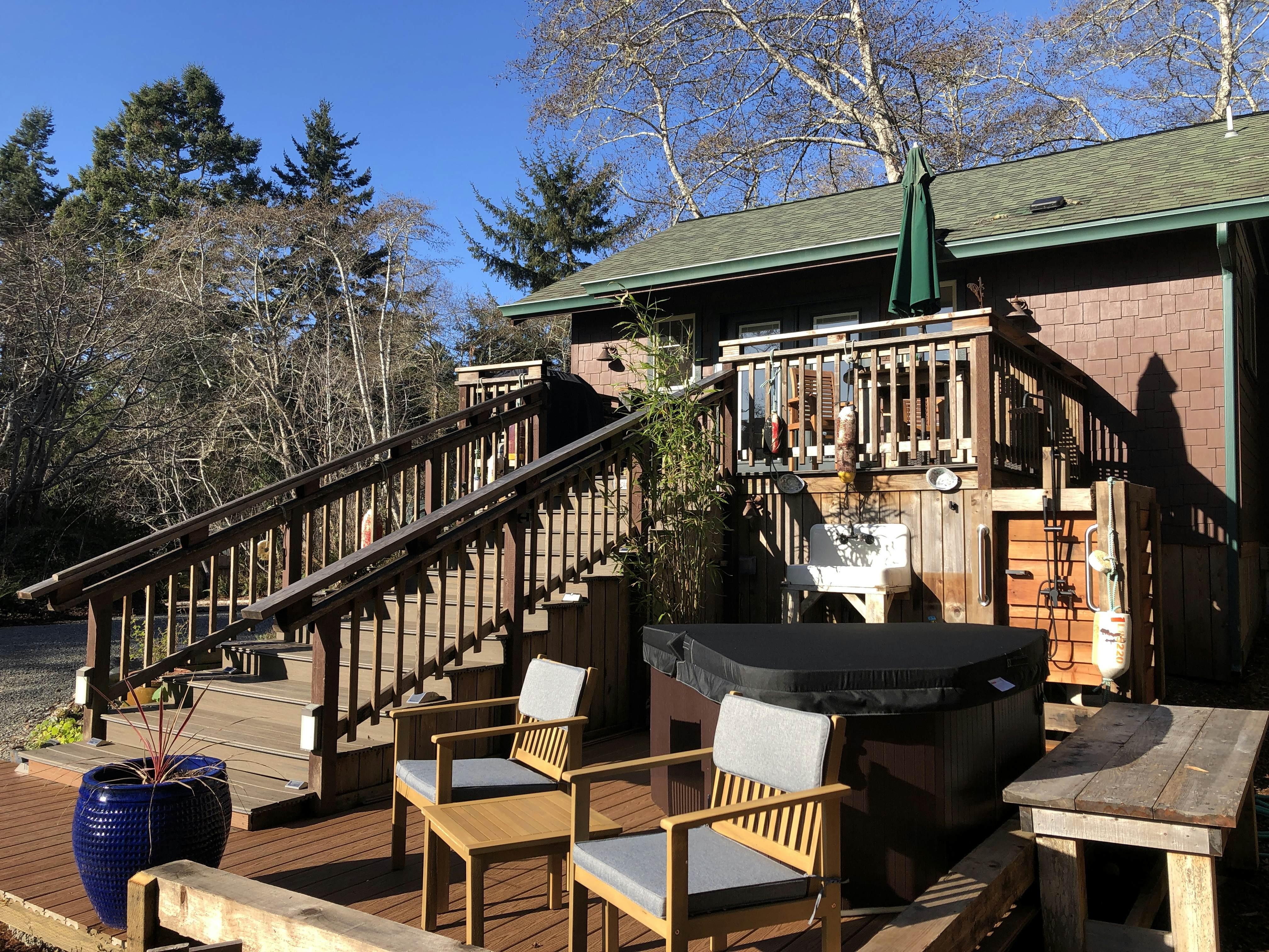 Scotty Point Cabin on the Bluff