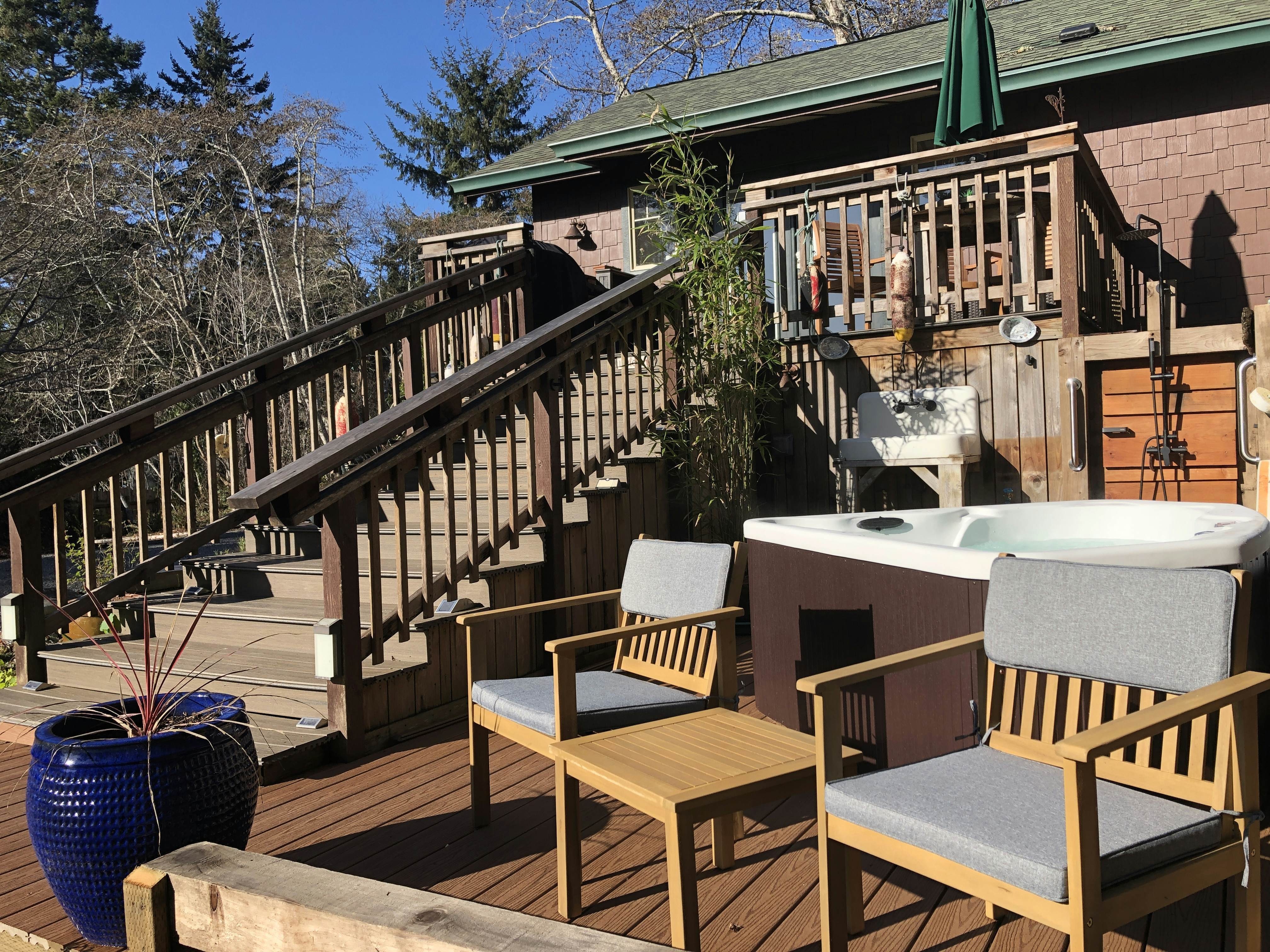 Scotty Point Cabin on the Bluff