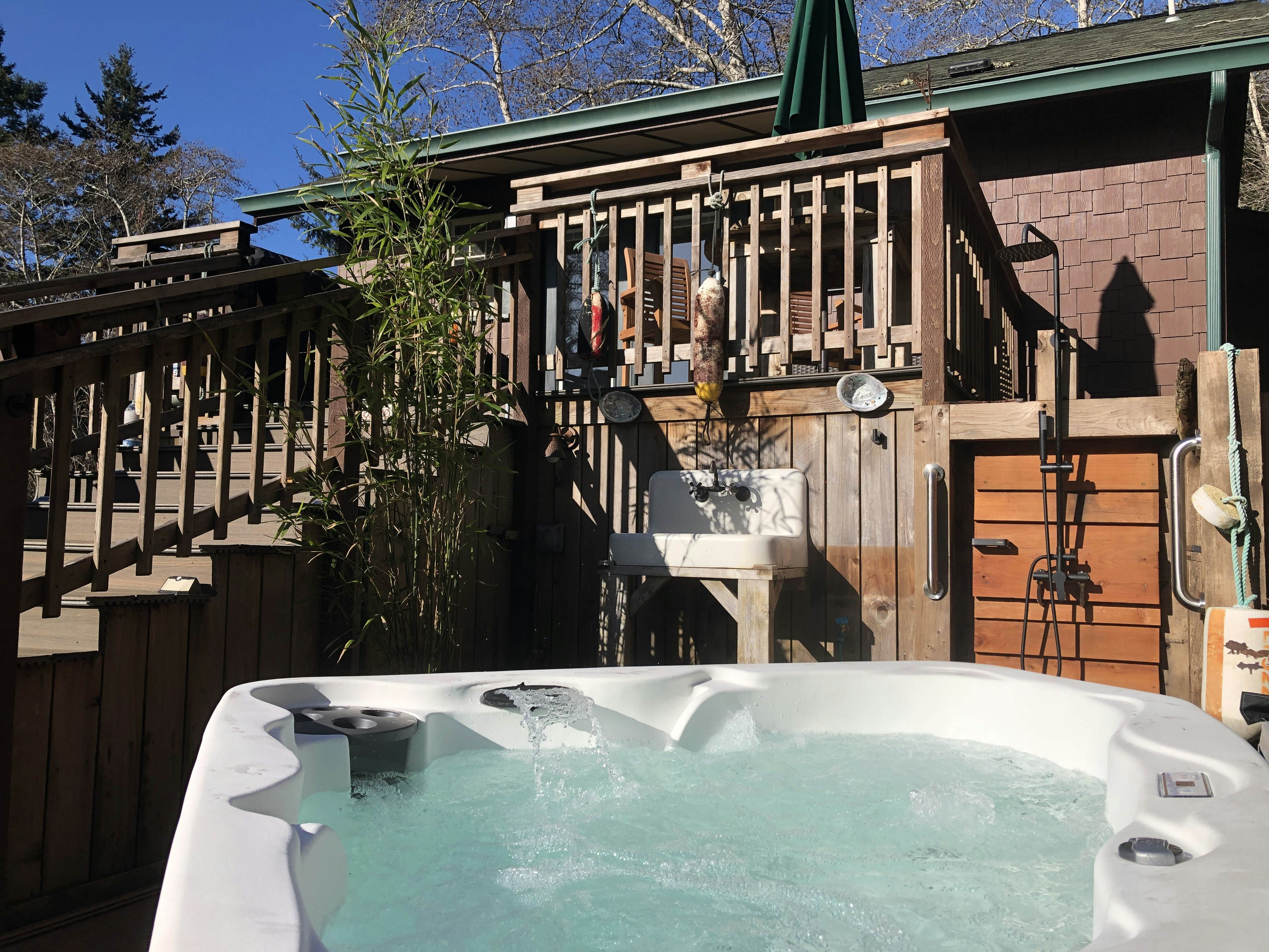 Scotty Point Cabin on the Bluff