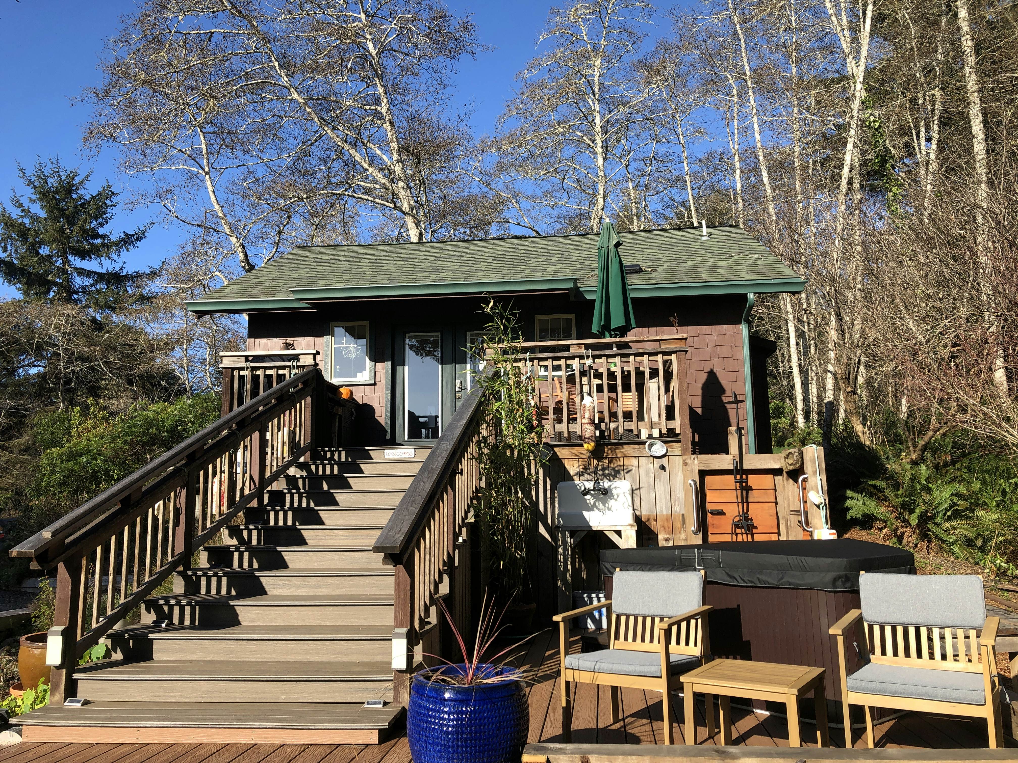 Scotty Point Cabin on the Bluff