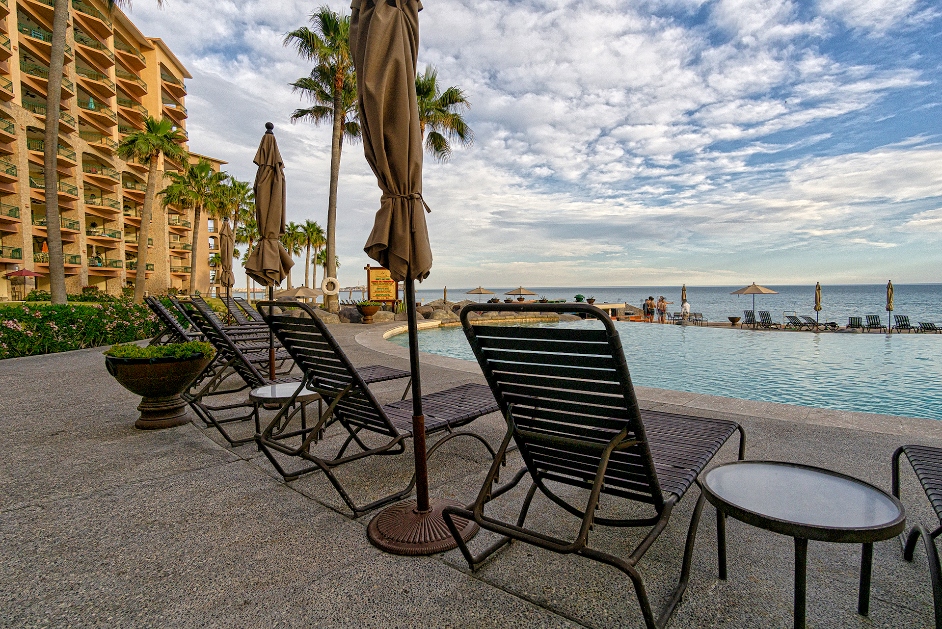 Sonoran Sea E-212 Sea-Shell Hive Refreshing Oceanfront Condo