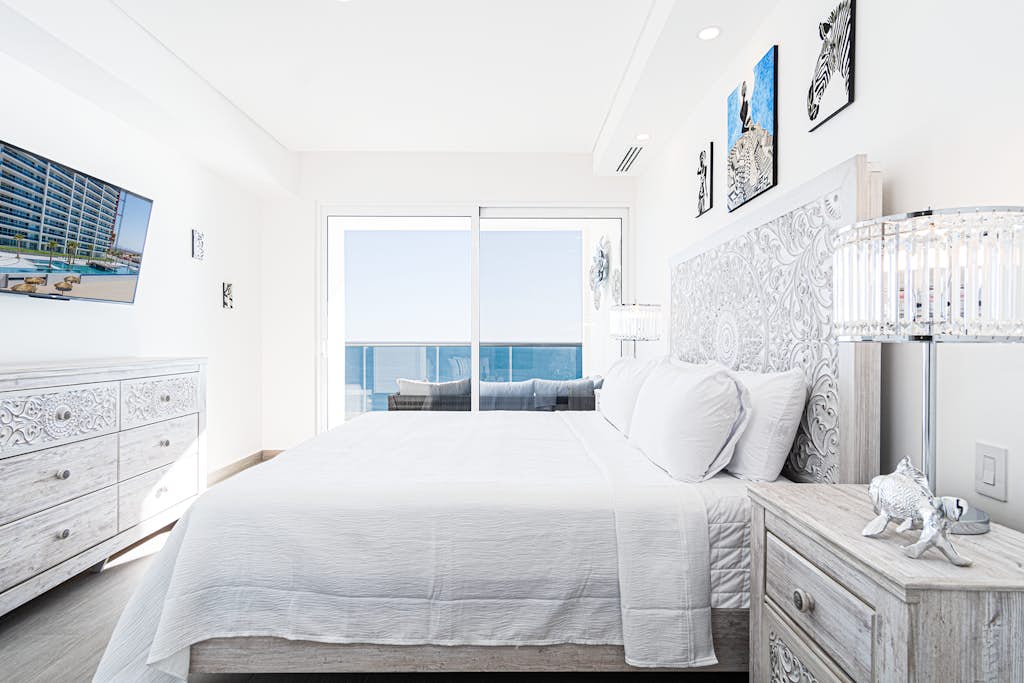 Velero 902 Ocean front condo