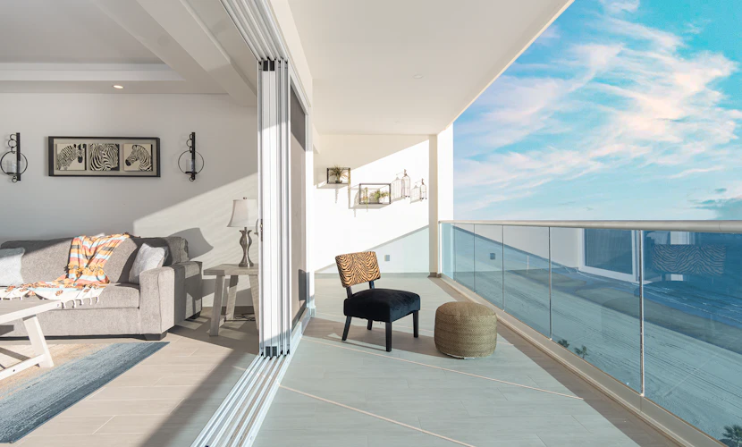 Velero 902 Ocean front condo