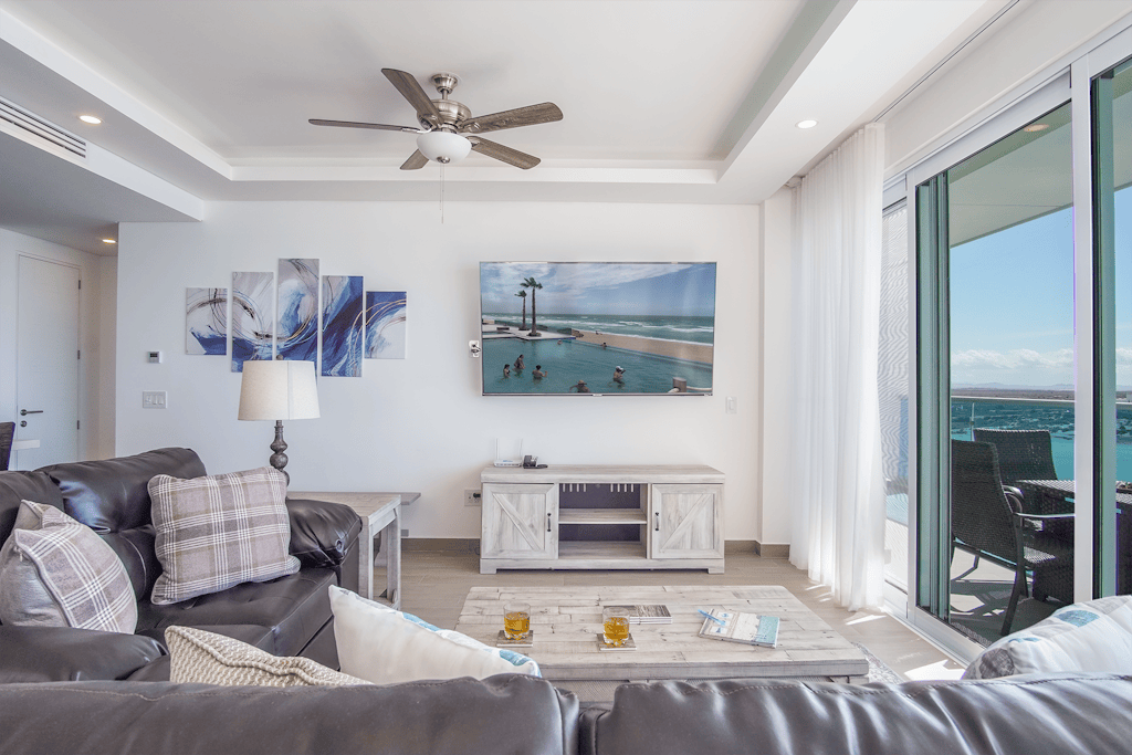 Delightful 2 bedroom condo Encantame Towers Verano 505